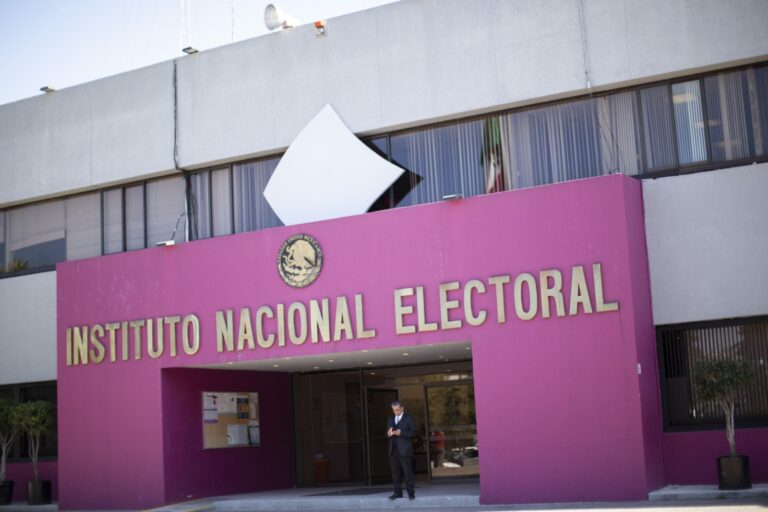 AMLO propondrá que consejeros del INE sean ciudadanos honestos elegidos por voto popular