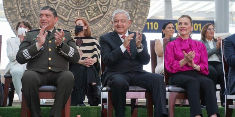 INE ordena retirar mañanera de AMLO desde el AIFA