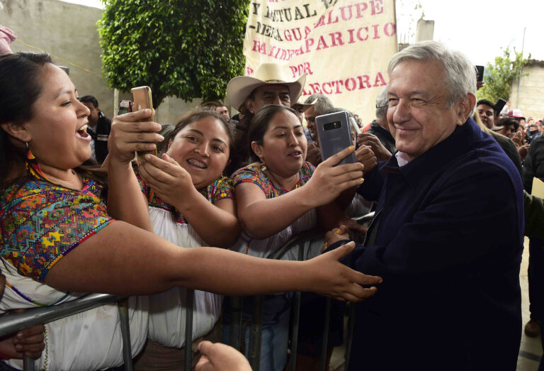 AMLO cuenta con una creciente popularidad y de aprobación del 66.72%, revela encuestadora Poligrama