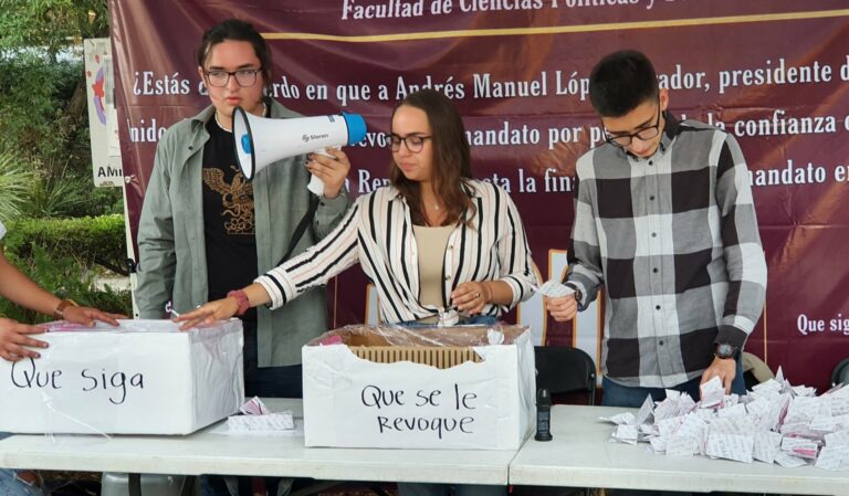 Facultad de Ciencias Políticas de la UNAM realiza simulacro de consulta de revocación
