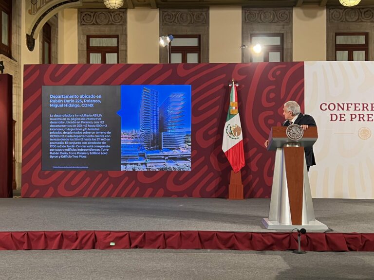 Exhibe AMLO departamento millonario de Loret de Mola en Polanco; precio que supera los 48 mdp