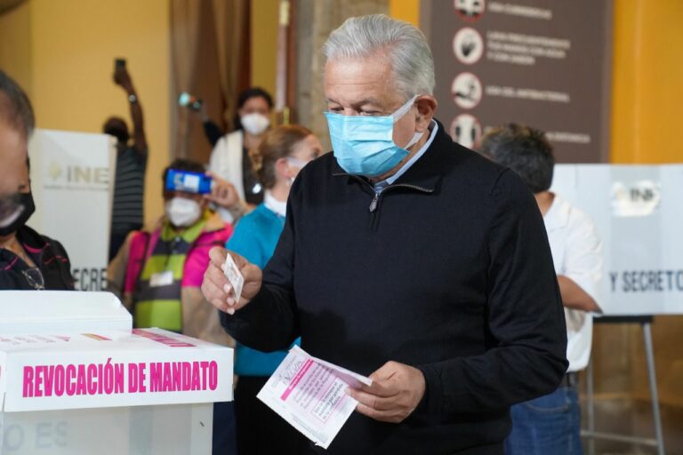 “Viva Zapata”: vota AMLO en la Revocación de Mandato