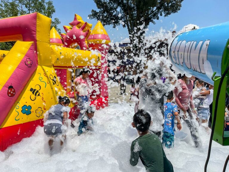 Alcaldía Tláhuac organiza fiestas de espuma con motivo del mes de las niñas y los niños