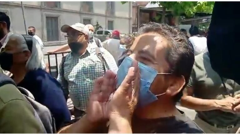 &#8220;¡Activistas de farándula!&#8221;: ciudadanos encaran a miembros de &#8220;Sélvame del Tren&#8221;