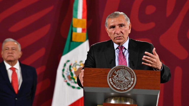 AMLO elogio a Adán Augusto por su gran desempeño; corean ¡presidente, presidente!