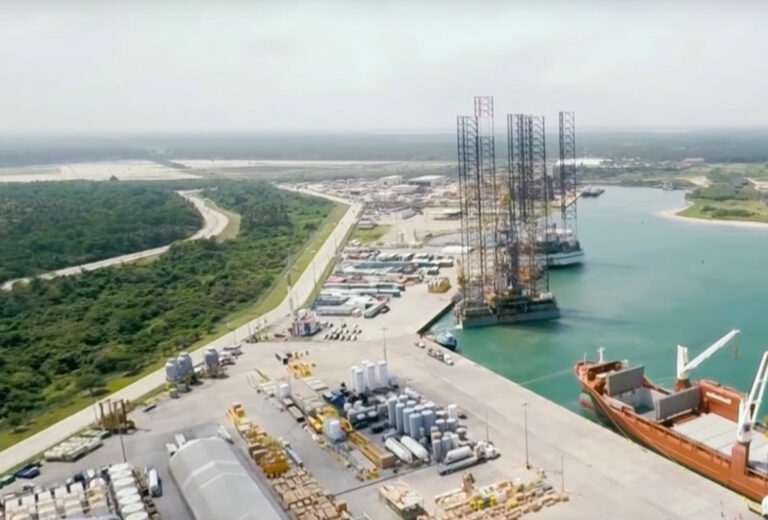 Rocío Nahle presume avances de la Refinería de Dos Bocas