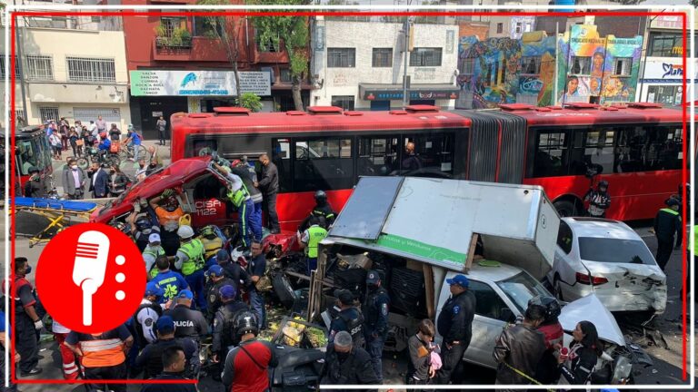 Se reporta fuerte carambola en Insurgentes Norte: automóviles chocaron contra el Metrobús