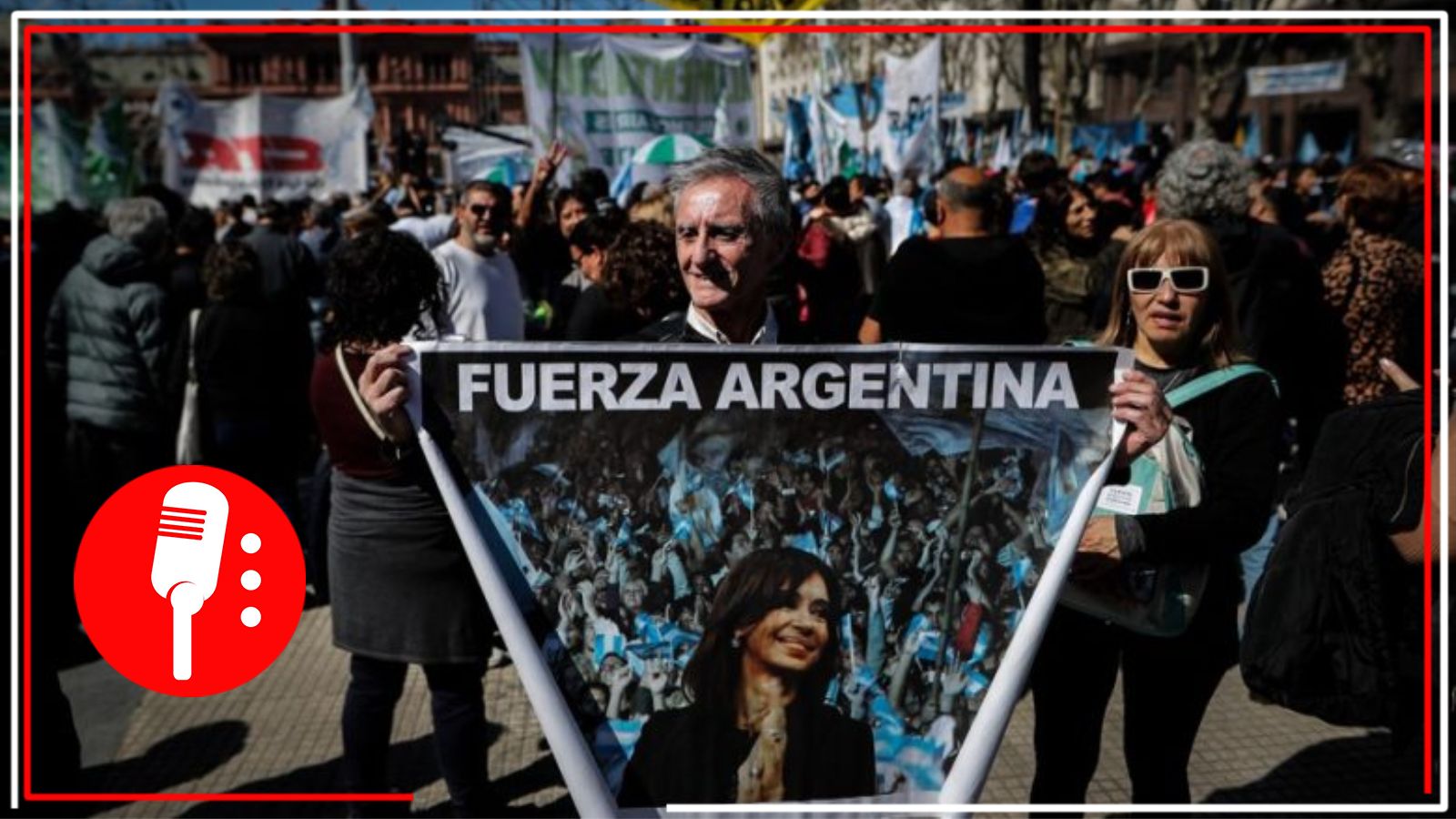 Miles de personas se movilizan en apoyo de la vicepresidenta de Argentina, Cristina Fernández