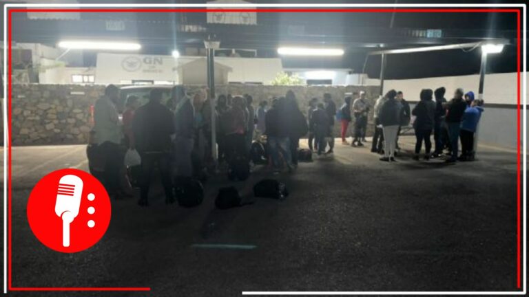 Hallan a 121 migrantes hacinados en un tráiler en Nuevo León