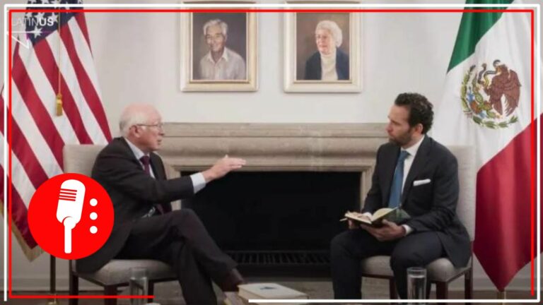 Ken Salazar exhibe a Carlos Loret de Mola tras polémicas preguntas de sobre AMLO
