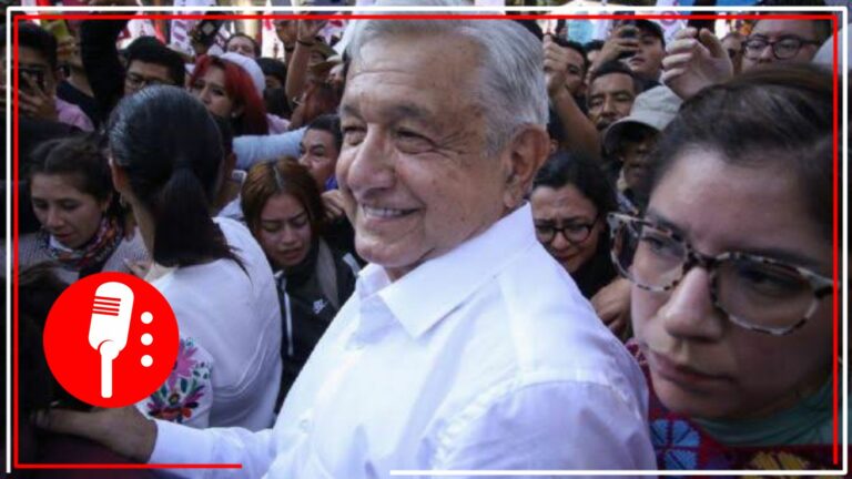 Pura alegría: Miles de personas asisten y celebran durante la marcha de AMLO