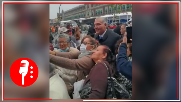 Adán Augusto simpatizó con ciudadanos en el Zócalo de la CDMX