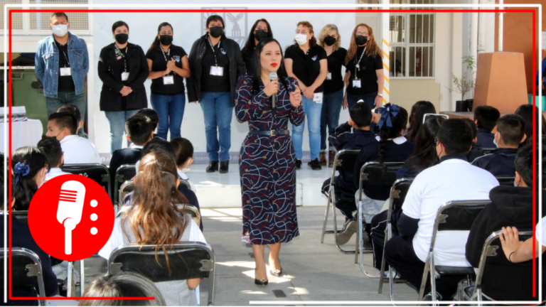 Sandra Cuevas imparte conferencia sobre valores en primaria; en redes cuestionan qué autoridad permitió eso