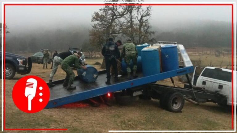 Guardia Nacional localiza y asegura dos camionetas y más de 20 tambos cargados de aparente huachicol