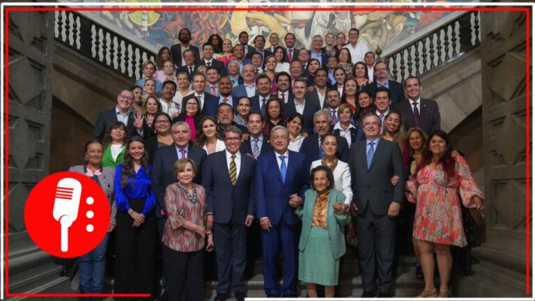 AMLO se reúne con senadores y ‘corcholatas’ de Morena en Palacio Nacional
