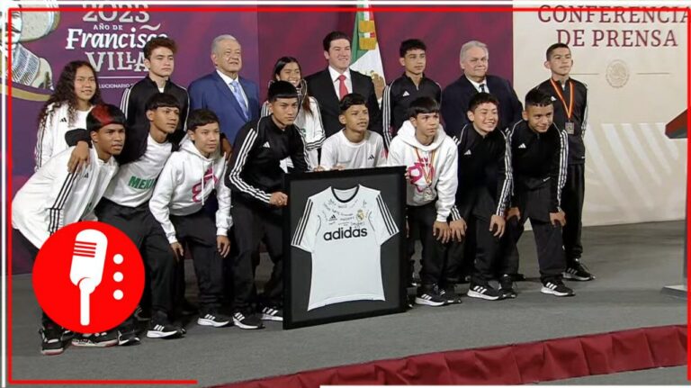 AMLO y el empresario Carlos Bremer celebran a niños futbolistas que ganaron el World Challenge infantil en Madrid, España (VIDEO)