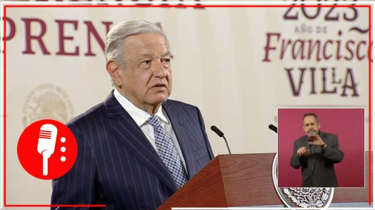AMLO felicita a maestros en su día y revela que habrá un importante anuncio para el magisterio