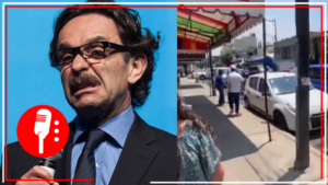 Alumnos de bachillerato corren al diputado panista, Gabriel Quadri, quien colocó una mesa receptora de gestión en Coyoacán