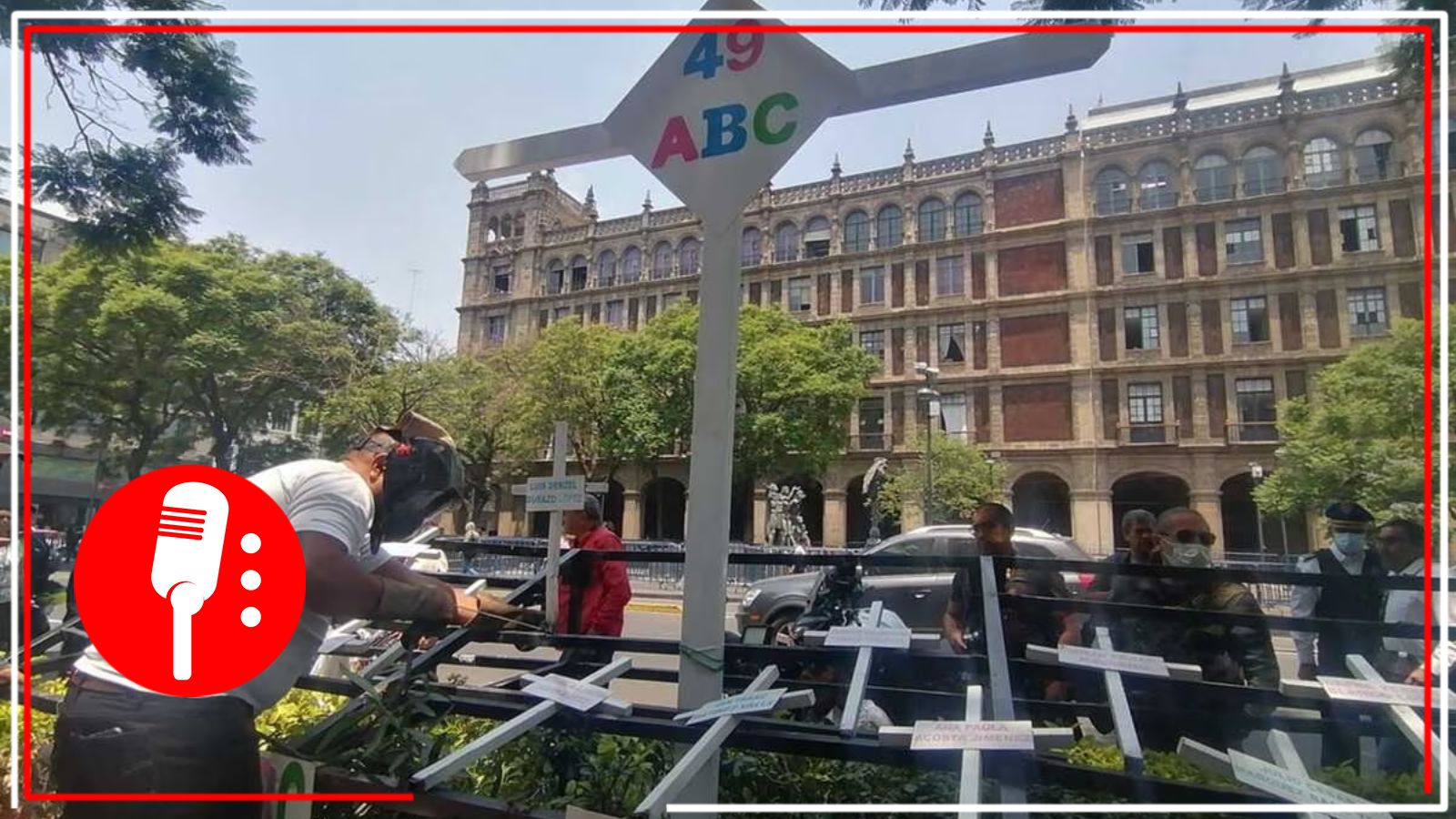 Reinstalan cruces en memoria de las víctimas de la Guardería ABC frente a la SCJN