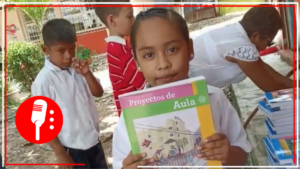 Niña agradece a las autoridades educativas por los nuevos libros de texto gratuitos (VIDEO)
