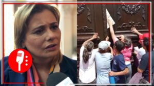 La panista Maru Campos le cierra la puerta a padres de familia y alumnos que exigen los nuevos libros de texto (VIDEO)