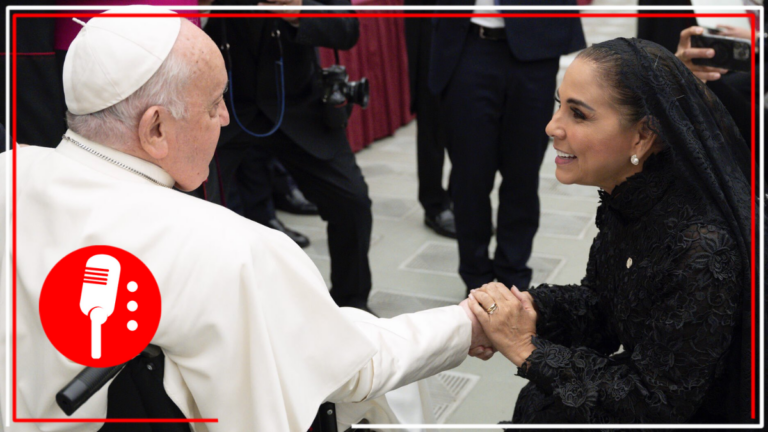 Mara Lezama le entrega carta de AMLO al Papa Francisco en el Vaticano