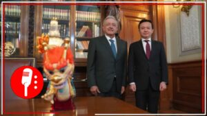 La 4T promueve la fraternidad universal: AMLO se reúne con embajador de China en México e intercambian regalos (VIDEO)