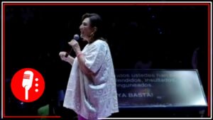 Xóchitl Gálvez vuelve a echar mano del teleprompter; exhiben vacío en el cierre de precampaña de la panista (VIDEO)