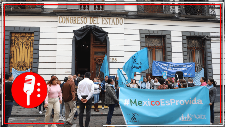 Grupos provida bloquean entrada en el Congreso de Puebla para impedir votación sobre despenalización del aborto
