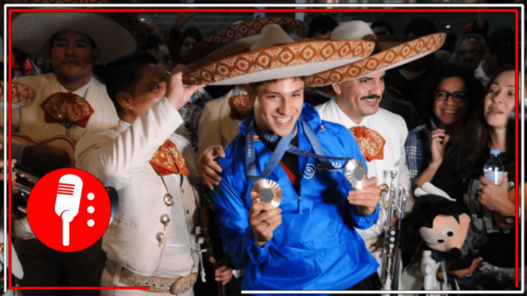 ¡Bienvenido, Osmar Olvera!: El doble medallista llega al AICM y es recibido con mariachis y fiesta por su histórico logro