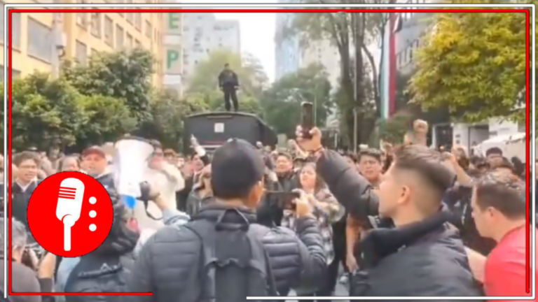 Jóvenes se manifiestan pacíficamente a las afueras del Senado para respaldar la Reforma al Poder Judicial