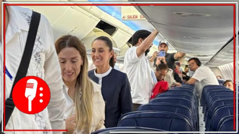 Claudia Sheinbaum viaja en un avión comercial durante su primera gira por el país