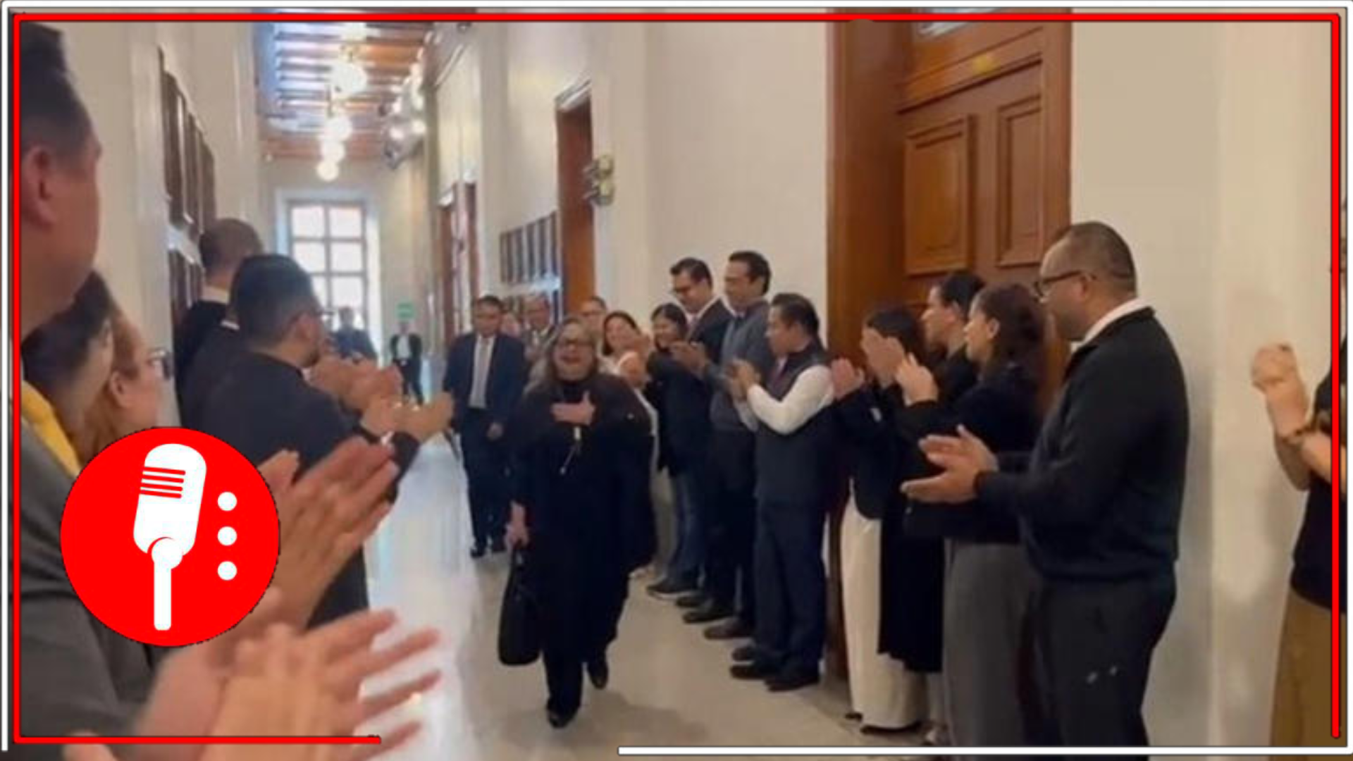 Trabajadores del Poder Judicial reciben con aplausos a Norma Piña que, aplastada por la voluntad popular, presentó su renuncia ayer