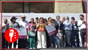 La jefa de Gobierno de la CDMX entrega más de 11 mil tarjetas de “Mi Beca para Empezar” y anuncia mejoras educativas