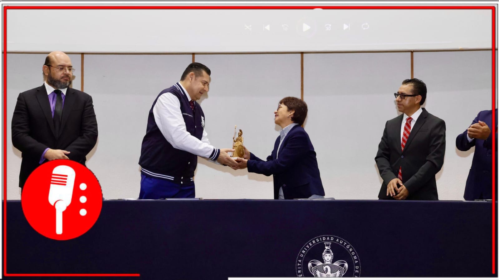 Recibe Alejandro Armenta presea “Minerva a la Excelencia” por parte de la Benemérita Universidad Autónoma de Puebla