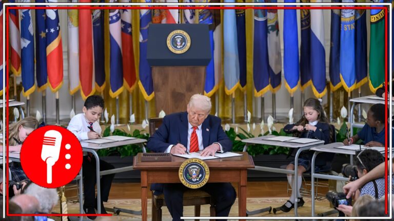Trump ordena desmantelar el Departamento de Educación y ataca universidades en EE.UU.