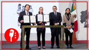 La Presidenta Sheinbaum firma decretos en favor de maestras y maestros