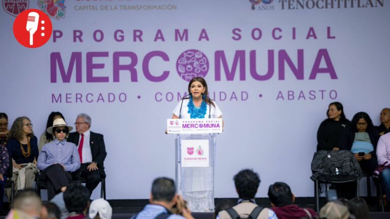Clara Brugada entrega vales Mercomuna a 335 mil familias