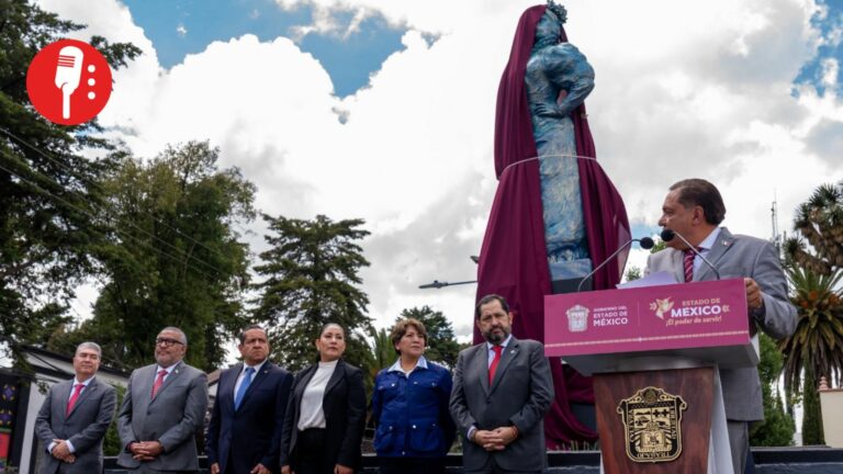 Ricardo Moreno devela estatua de Leona Vicario