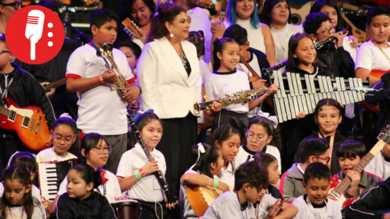 De notas rojas a notas musicales: Brugada arranca programa que transforma escuelas en escenarios