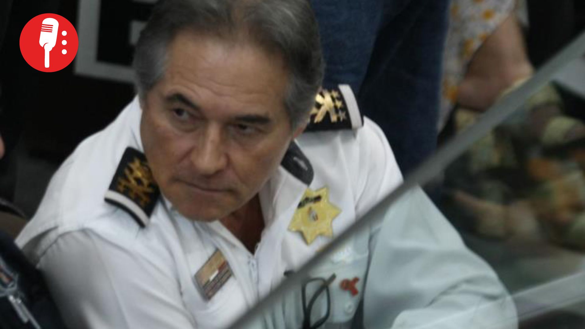 Hernán Bermúdez busca frenar orden de captura con amparo; juez le protege bienes en Tabasco