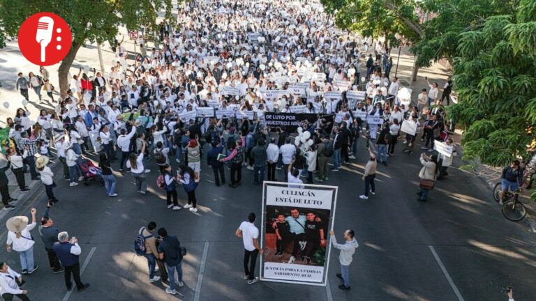Miles marchan en Culiacán por paz y contra la violencia del narco