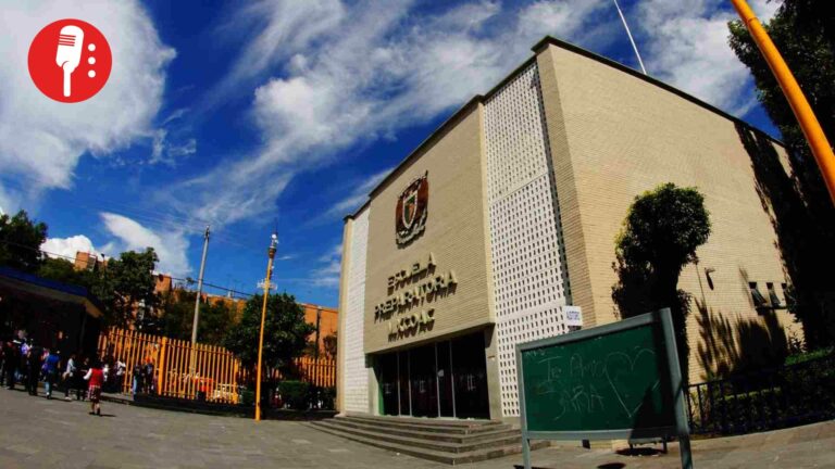 Desalojan Prepa 8 de la UNAM tras presunta amenaza de bomba