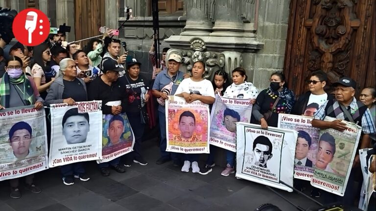 Padres de los 43 reprochan falta de avances en reunión con Sheinbaum