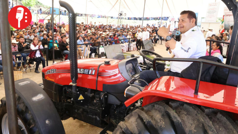 Armenta lleva apoyos históricos al sector agrícola de Cuautempan