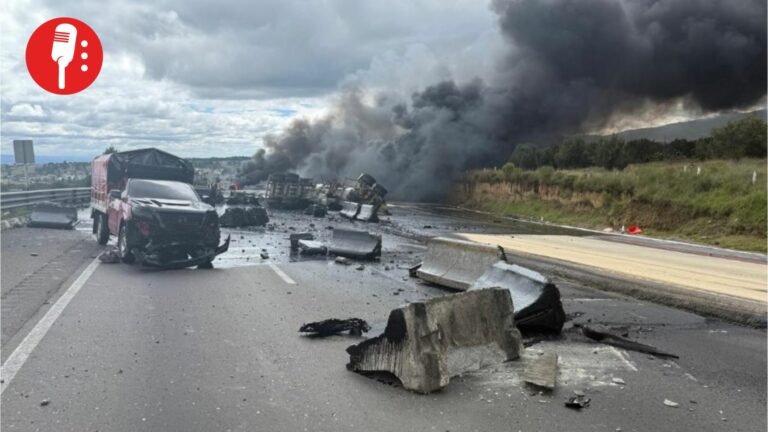 Pipa con combustible explota tras volcar en la autopista México-Puebla y provoca cierre total