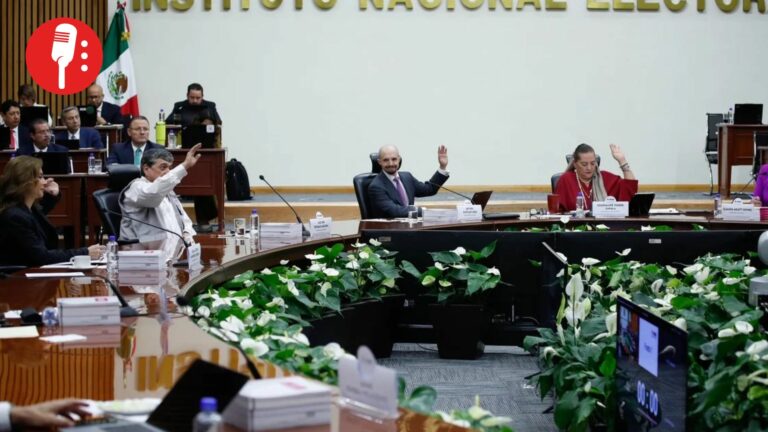 INE rechaza queja del PAN contra Sheinbaum por actos en Zócalo y estados