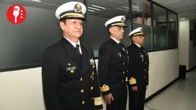 Rotan a vicealmirante y llueven especulaciones