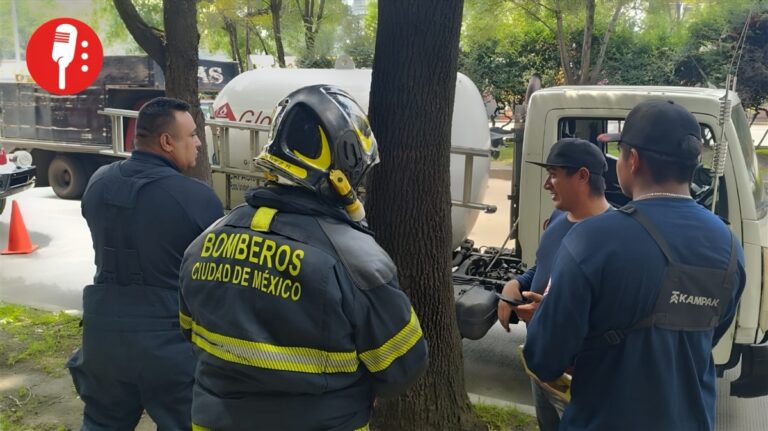 Fuga en pipa de gas en Circuito Interior genera alarma, pero no hay daños