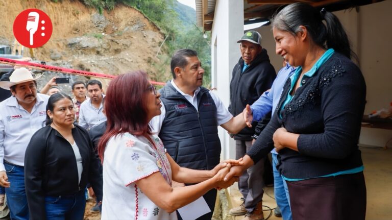 Gobierno de Puebla atiende rápidamente los deslaves en Eloxochitlán